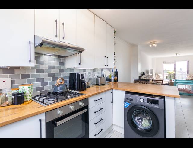 2 BEDROOM APARTMENT TO LET IN ROYAL ASCOT